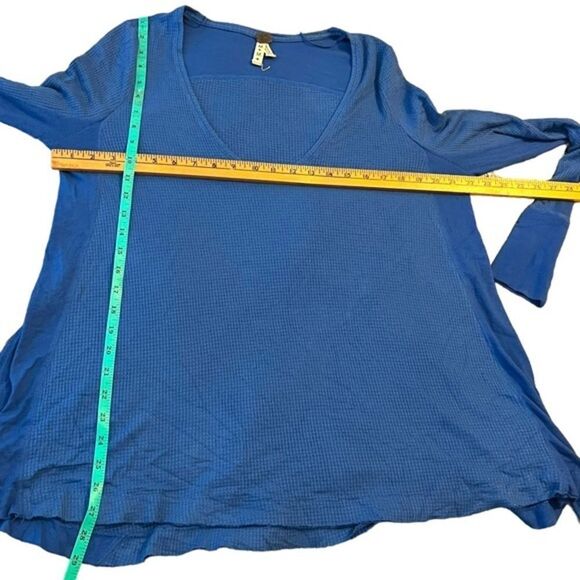 We The Free Malibu soft knit Thermal Blue oversized distressed Top - Picture 6 of 11